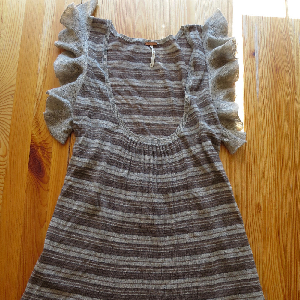 FREE PEOPLE | Ruffled Top | New BUT damaged....